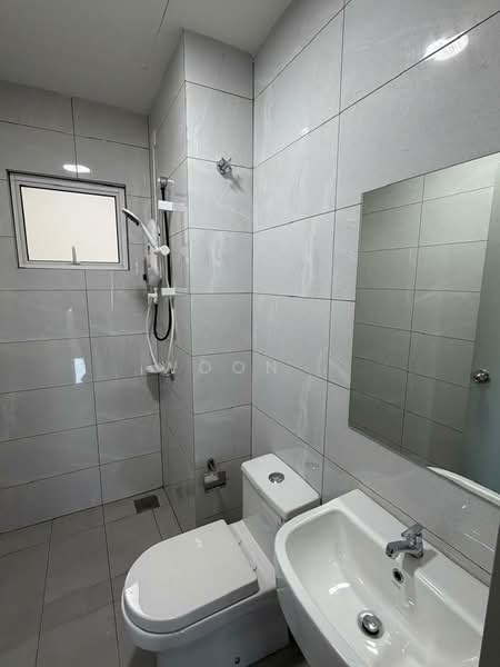 Servis Apartment untuk Disewa di Amber Cove - Woon . - Bathroom - PropertyGuru.com.my