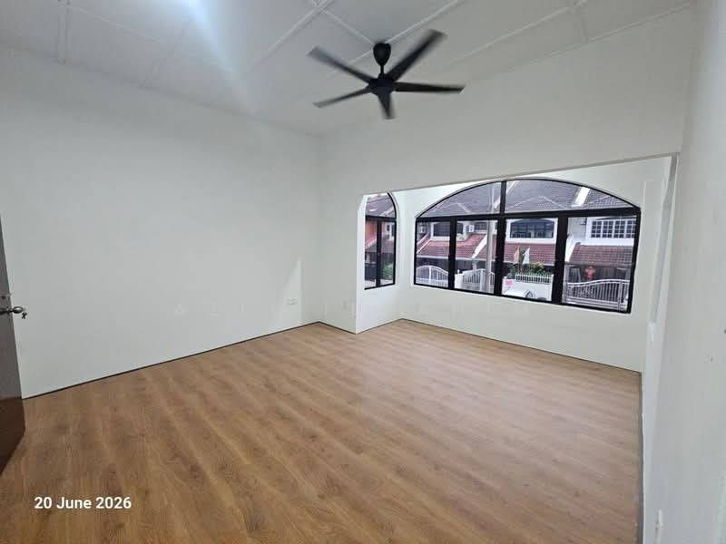 Rumah Teres 2 Tingkat untuk Dijual di Bandar Sungai Long (Selangor) - Azli Ibrahim - Living Room - PropertyGuru.com.my
