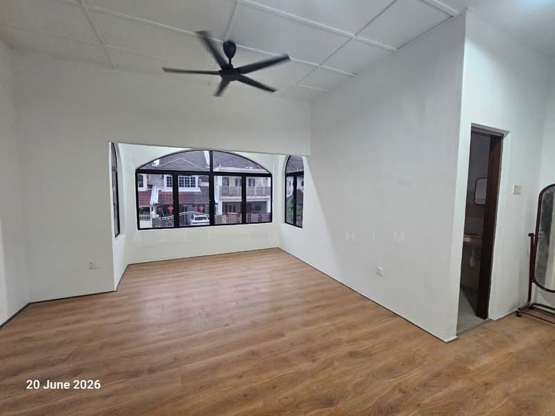 Rumah Teres 2 Tingkat untuk Dijual di Bandar Sungai Long (Selangor) - Azli Ibrahim - Living Room - PropertyGuru.com.my