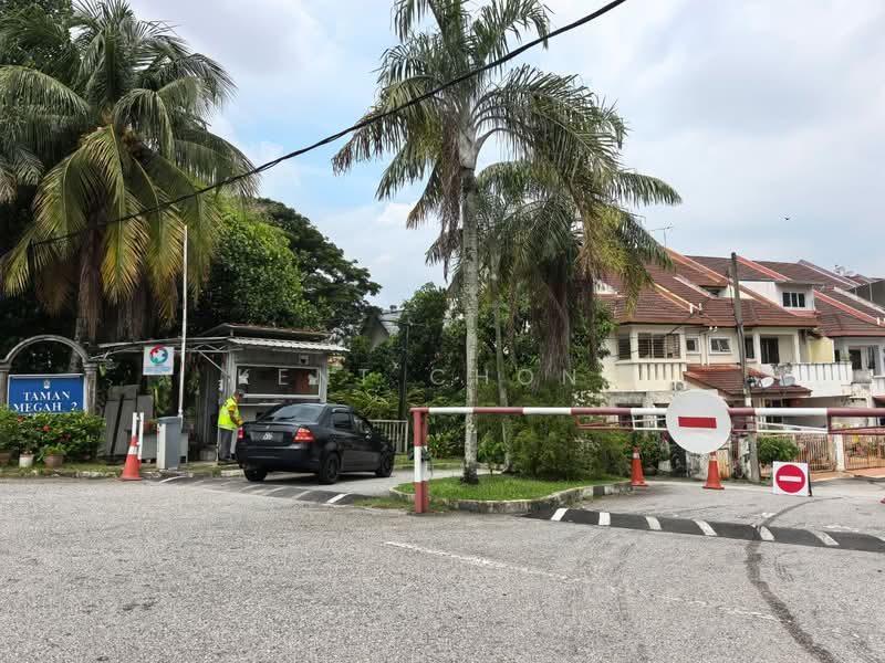 2.5-storey Terraced House for Sale in Bandar Tun Hussein Onn (Cheras) - Kent Chong - Exterior - PropertyGuru.com.my