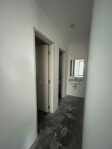 Kedai / Pejabat untuk Dijual di Simpang Ampat (Penang) - Louis Chuah - Corridor - PropertyGuru.com.my