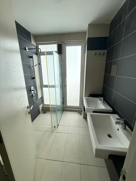 Rumah Teres 3 Tingkat untuk Disewa di Bukit Kerinchi (Pantai) - Kin CK - Bathroom - PropertyGuru.com.my