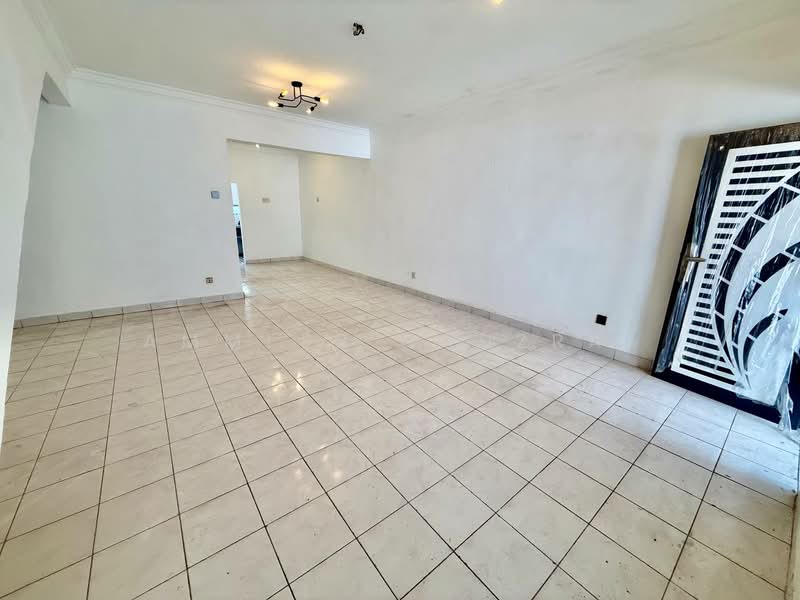 2-storey Terraced House for Sale in Kota Perdana (Seri Kembangan) - Ammeer Nadzrai - Living Room - PropertyGuru.com.my