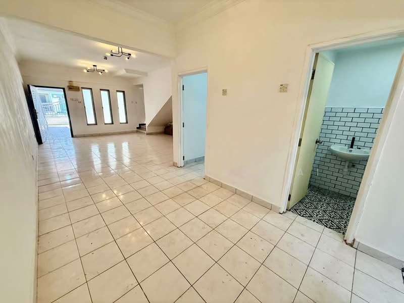 2-storey Terraced House for Sale in Kota Perdana (Seri Kembangan) - Ammeer Nadzrai - Living Room - PropertyGuru.com.my