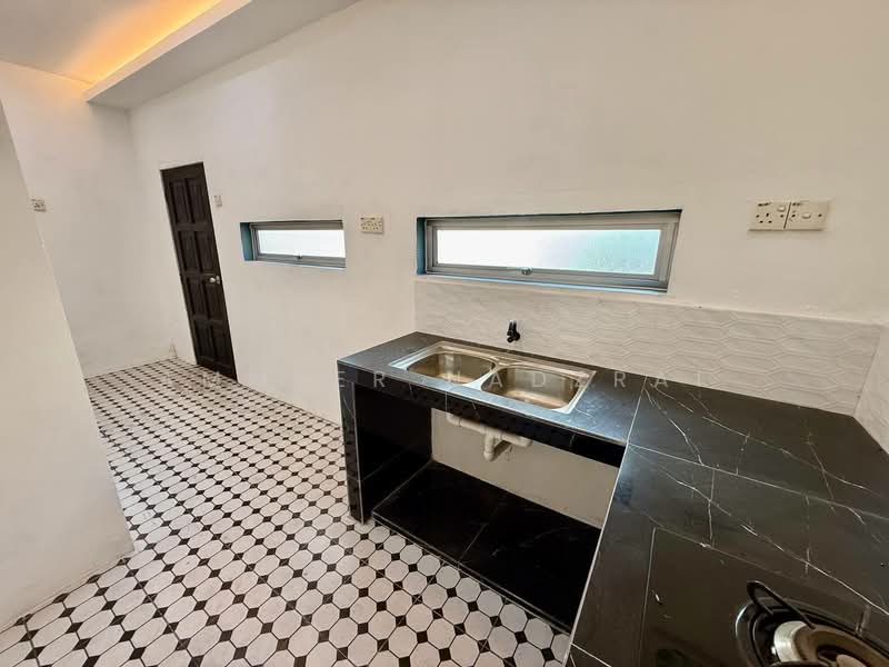 2-storey Terraced House for Sale in Kota Perdana (Seri Kembangan) - Ammeer Nadzrai - Kitchen - PropertyGuru.com.my