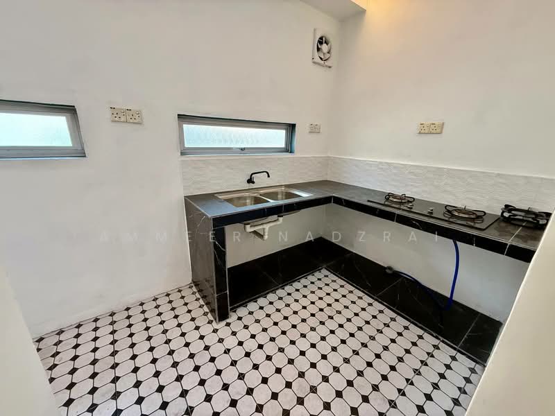 2-storey Terraced House for Sale in Kota Perdana (Seri Kembangan) - Ammeer Nadzrai - Kitchen - PropertyGuru.com.my