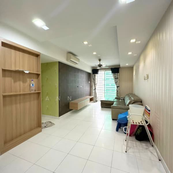 Pangsapuri untuk Dijual di Pinang Laguna - Ann Khor - Living Room - PropertyGuru.com.my