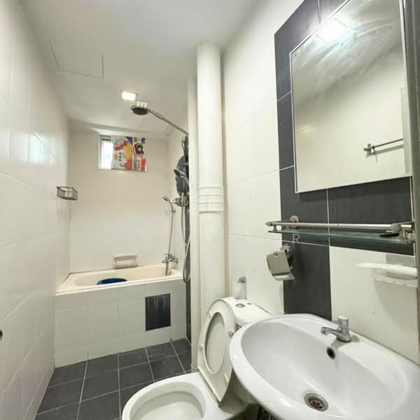 Pangsapuri untuk Dijual di Pinang Laguna - Ann Khor - Bathroom - PropertyGuru.com.my