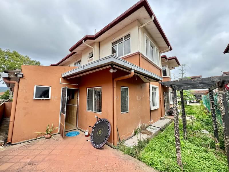 Rumah Berkembar untuk Dijual di Bandar Seri Putra (Bangi) - Ammeer Nadzrai - Exterior - PropertyGuru.com.my