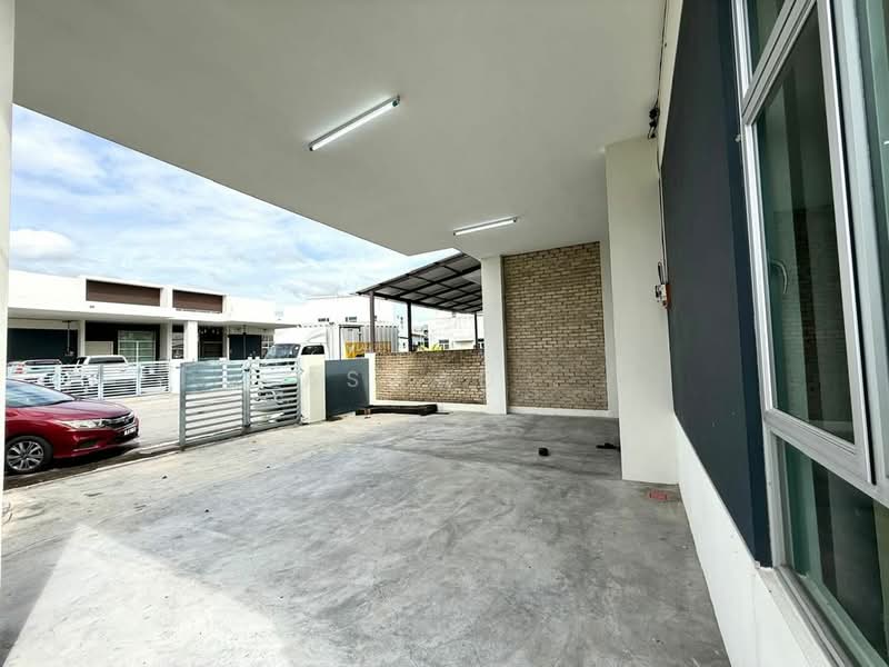 Rumah Berkembar untuk Dijual di Taman Mewah (Lunas) - Aswad . - Exterior - PropertyGuru.com.my