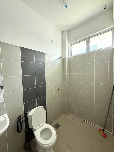 Rumah Berkembar untuk Dijual di Taman Mewah (Lunas) - Aswad . - Bathroom - PropertyGuru.com.my