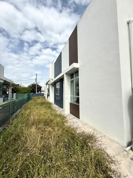 Rumah Berkembar untuk Dijual di Taman Mewah (Lunas) - Aswad . - Exterior - PropertyGuru.com.my