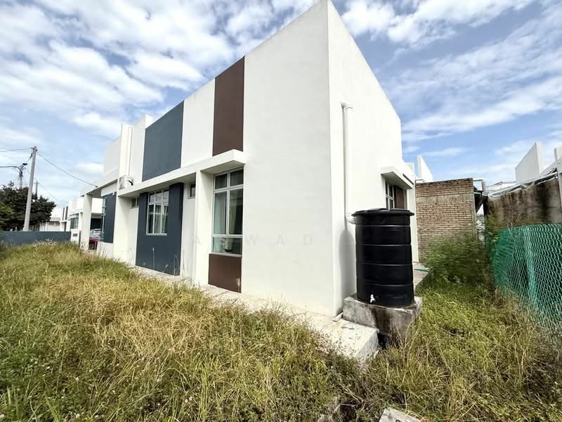 Rumah Berkembar untuk Dijual di Taman Mewah (Lunas) - Aswad . - Exterior - PropertyGuru.com.my