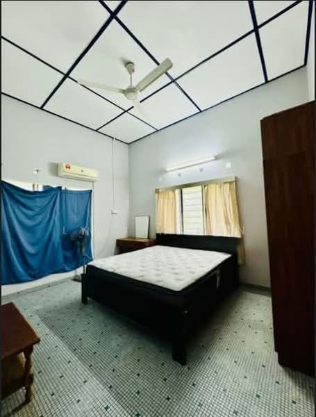 Semi-Detached House for Rent in Taman Barat (Pulau Tikus) - Lynda Chan - Bedroom - PropertyGuru.com.my