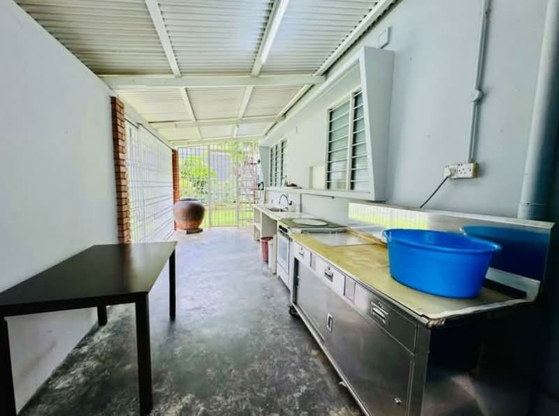 Semi-Detached House for Rent in Taman Barat (Pulau Tikus) - Lynda Chan - Kitchen - PropertyGuru.com.my