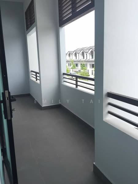 Rumah Teres 2-Tingkat untuk Dijual di Eco Majestic (Semenyih) - Emily Tai - Balcony - PropertyGuru.com.my