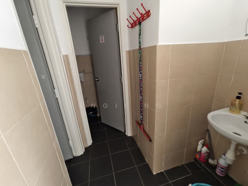 Shop / Office for Rent in Taman Kota Laksamana (Melaka City) - Angie Ng - Bathroom - PropertyGuru.com.my