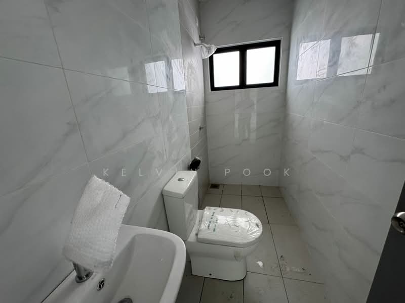 Semi-Detached House for Sale in Dengkil (Selangor) - Kelvin Pook - Bathroom - PropertyGuru.com.my