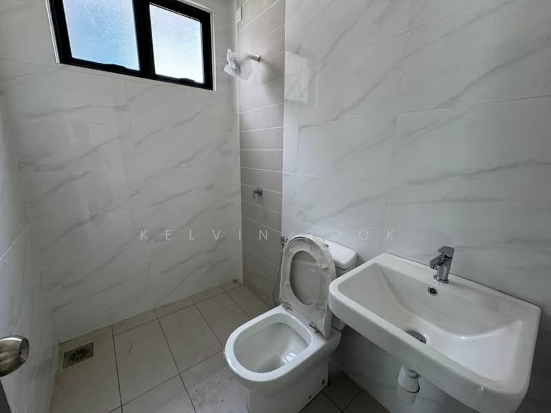 Semi-Detached House for Sale in Dengkil (Selangor) - Kelvin Pook - Bathroom - PropertyGuru.com.my