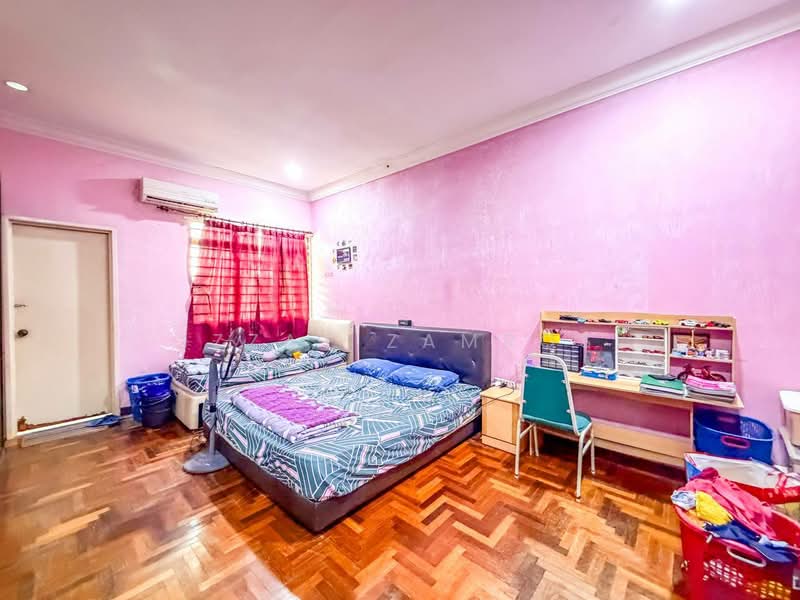 Rumah Berkembar untuk Dijual di Kota Kemuning (Shah Alam) - Izzat Zamros - Bedroom - PropertyGuru.com.my