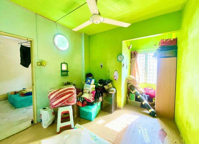Pangsapuri untuk Dijual di Teratai Mewah Apartment Block 15,17,19,21 - Chris Choo - Bedroom - PropertyGuru.com.my