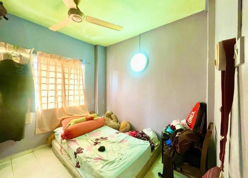 Pangsapuri untuk Dijual di Teratai Mewah Apartment Block 15,17,19,21 - Chris Choo - Bedroom - PropertyGuru.com.my