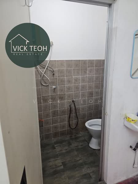 Kedai / Pejabat untuk Disewa di George Town (Penang) - Vick Teoh - Bathroom - PropertyGuru.com.my