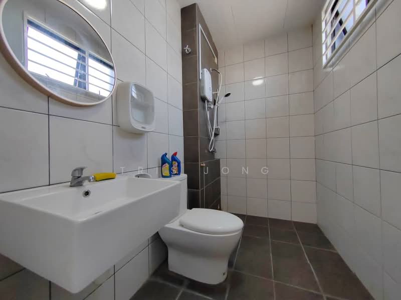 Terraced House for Sale in Rawang (Selangor) - Tris Jong - Bathroom - PropertyGuru.com.my