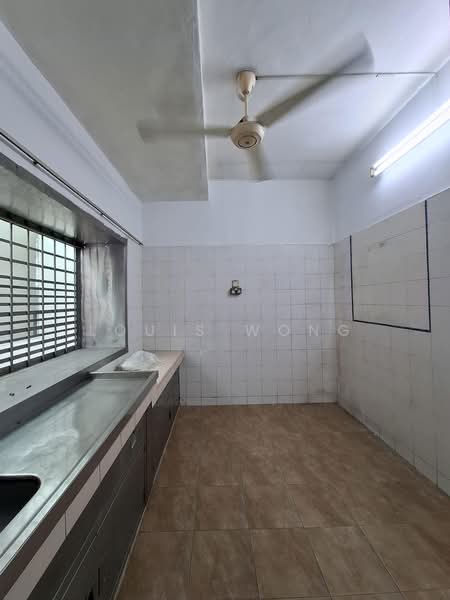 3-storey Terraced House for Sale in Batu 9 (Cheras) - Louis Wong - Kitchen - PropertyGuru.com.my