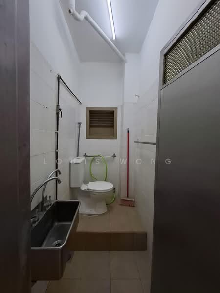 3-storey Terraced House for Sale in Batu 9 (Cheras) - Louis Wong - Bathroom - PropertyGuru.com.my