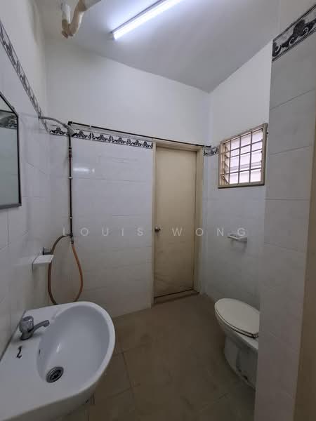 3-storey Terraced House for Sale in Batu 9 (Cheras) - Louis Wong - Bathroom - PropertyGuru.com.my