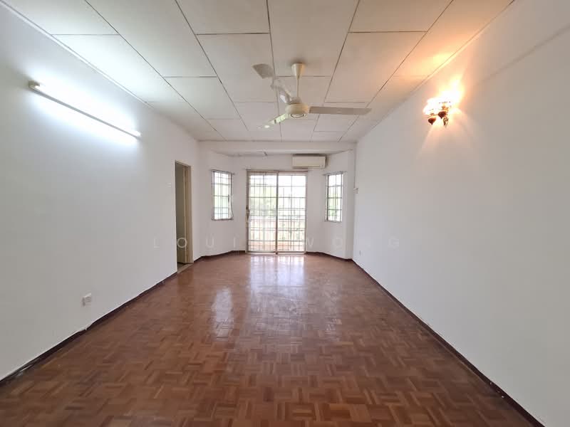 3-storey Terraced House for Sale in Batu 9 (Cheras) - Louis Wong - Living Room - PropertyGuru.com.my