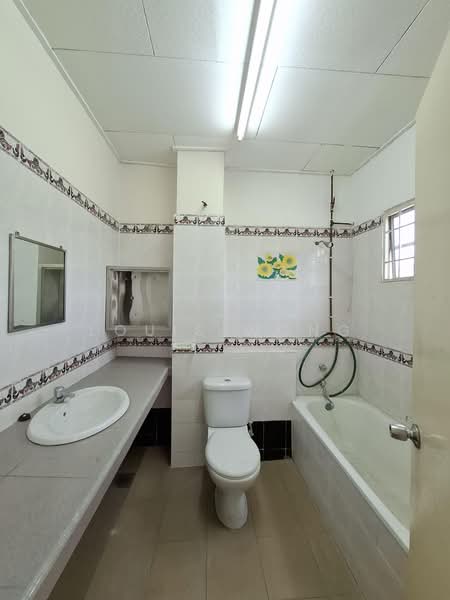 3-storey Terraced House for Sale in Batu 9 (Cheras) - Louis Wong - Bathroom - PropertyGuru.com.my