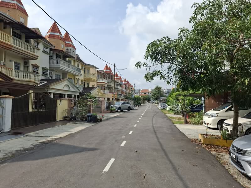 3-storey Terraced House for Sale in Batu 9 (Cheras) - Louis Wong - PropertyGuru.com.my