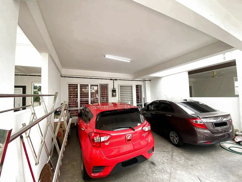 Rumah Teres 2 Tingkat untuk Dijual di Taman Tiara Sendayan (Bandar Sri Sendayan) - Muhammad Iqmal Rahiman - Car Park - PropertyGuru.com.my