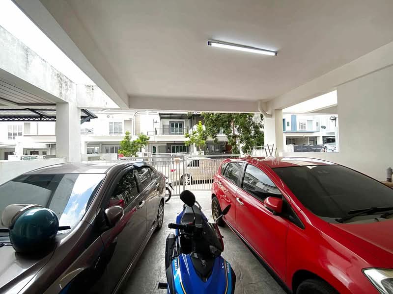 Rumah Teres 2 Tingkat untuk Dijual di Taman Tiara Sendayan (Bandar Sri Sendayan) - Muhammad Iqmal Rahiman - Car Park - PropertyGuru.com.my