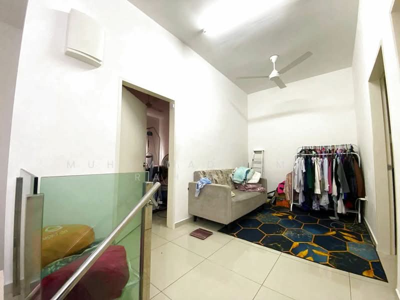 Rumah Teres 2 Tingkat untuk Dijual di Taman Tiara Sendayan (Bandar Sri Sendayan) - Muhammad Iqmal Rahiman - Living Room - PropertyGuru.com.my