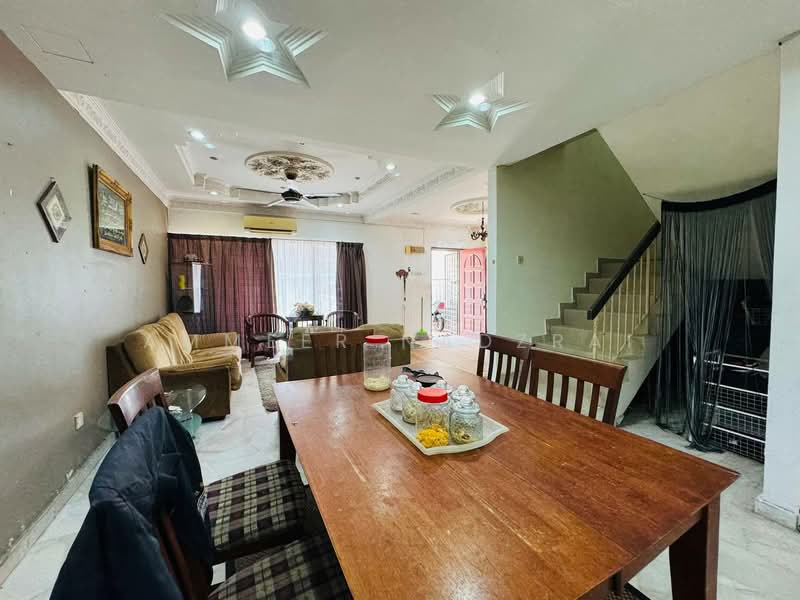 2-storey Terraced House for Sale in Kajang (Selangor) - Ammeer Nadzrai - Living Room - PropertyGuru.com.my