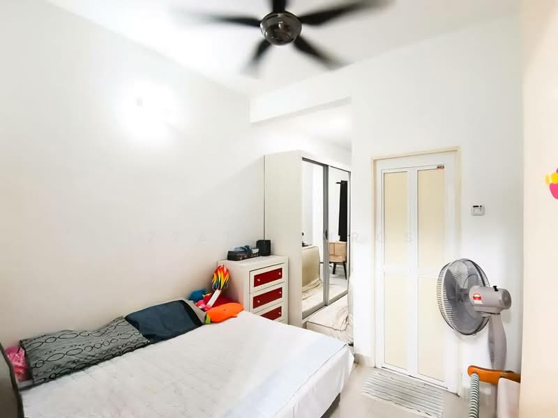 Rumah Teres 2 Tingkat untuk Dijual di Kota Puteri (Batu Arang) - Izzat Zamros - Bedroom - PropertyGuru.com.my