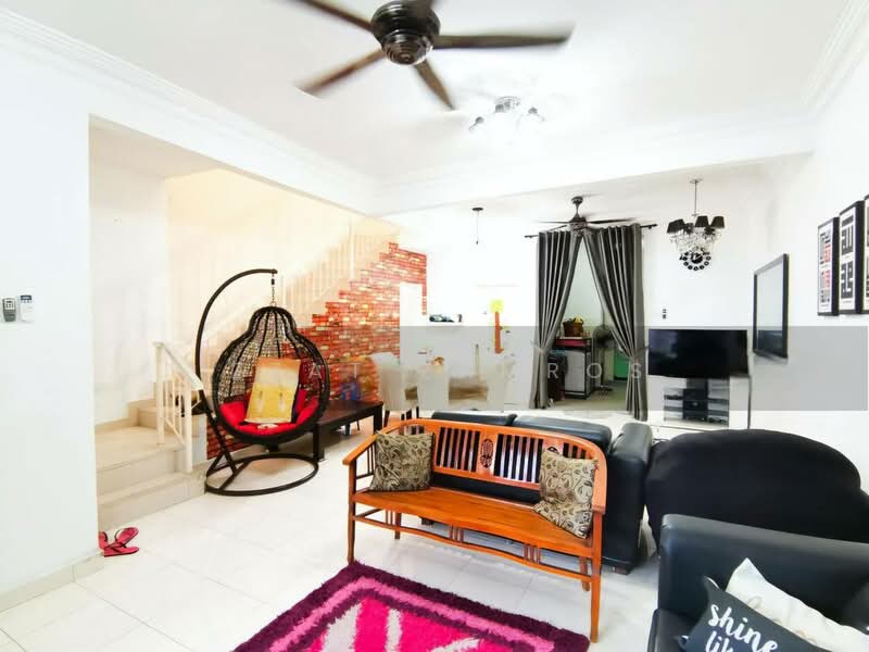 Rumah Teres 2 Tingkat untuk Dijual di Kota Puteri (Batu Arang) - Izzat Zamros - Living Room - PropertyGuru.com.my