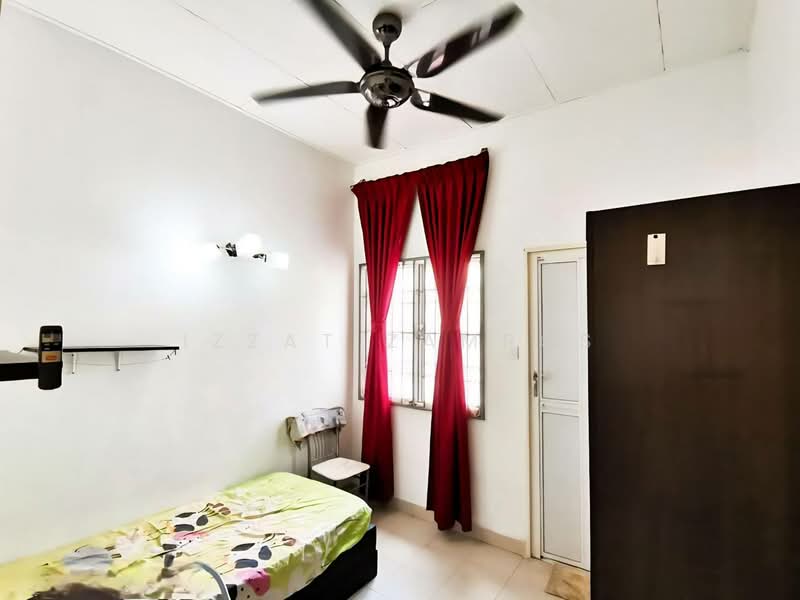 Rumah Teres 2 Tingkat untuk Dijual di Kota Puteri (Batu Arang) - Izzat Zamros - Bedroom - PropertyGuru.com.my