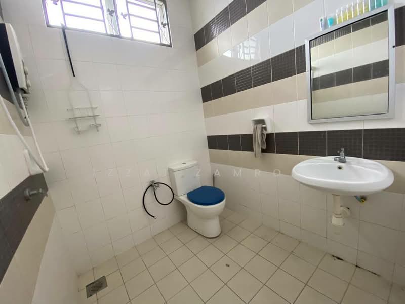 Rumah Teres 2 Tingkat untuk Dijual di Kota Puteri (Batu Arang) - Izzat Zamros - Bathroom - PropertyGuru.com.my