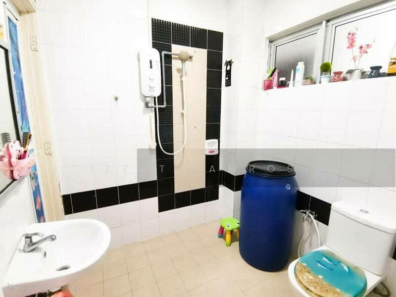 Rumah Teres 2 Tingkat untuk Dijual di Kota Puteri (Batu Arang) - Izzat Zamros - Bathroom - PropertyGuru.com.my