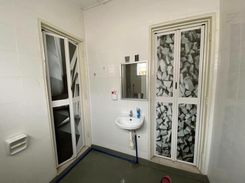 Rumah Teres 2 Tingkat untuk Dijual di Kota Puteri (Batu Arang) - Izzat Zamros - Bathroom - PropertyGuru.com.my