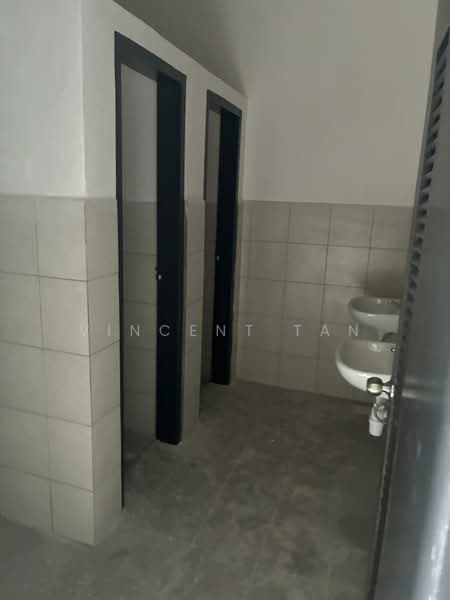 Warehouse for Rent in Semenyih (Selangor) - Vincent Tan - Bathroom - PropertyGuru.com.my