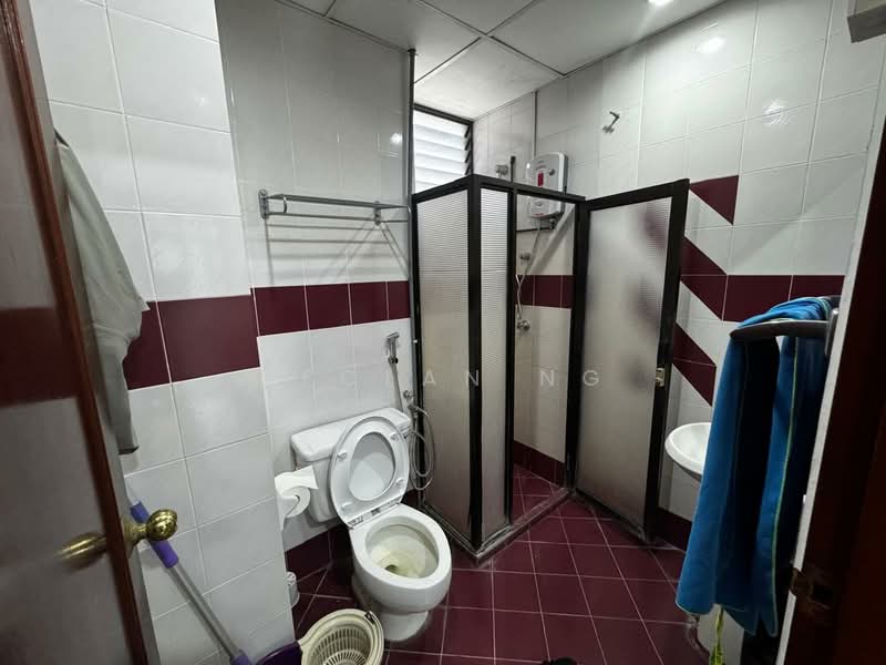 Kondominium untuk Disewa di Marina Tower (Ratu Mutiara) - Declan Ng - Bathroom - PropertyGuru.com.my