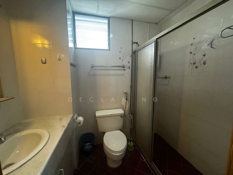 Kondominium untuk Dijual di Marina Tower (Ratu Mutiara) - Declan Ng - Bathroom - PropertyGuru.com.my