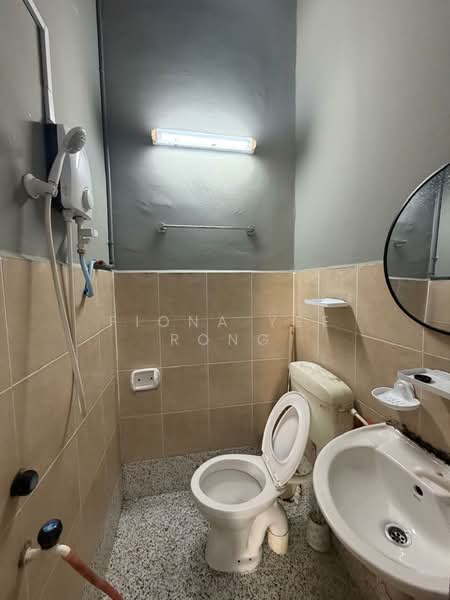 Rumah Teres 2 Tingkat untuk Disewa di Kelapa Sawit (Kulai) - Fiona Yee Rong - Bathroom - PropertyGuru.com.my