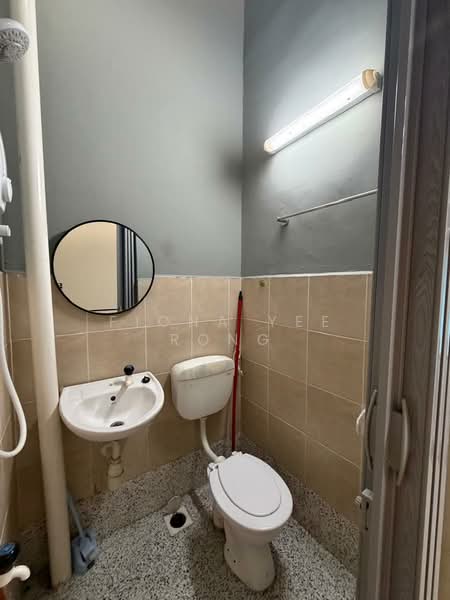 Rumah Teres 2 Tingkat untuk Disewa di Kelapa Sawit (Kulai) - Fiona Yee Rong - Bathroom - PropertyGuru.com.my