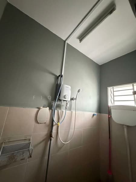Rumah Teres 2 Tingkat untuk Disewa di Kelapa Sawit (Kulai) - Fiona Yee Rong - Bathroom - PropertyGuru.com.my